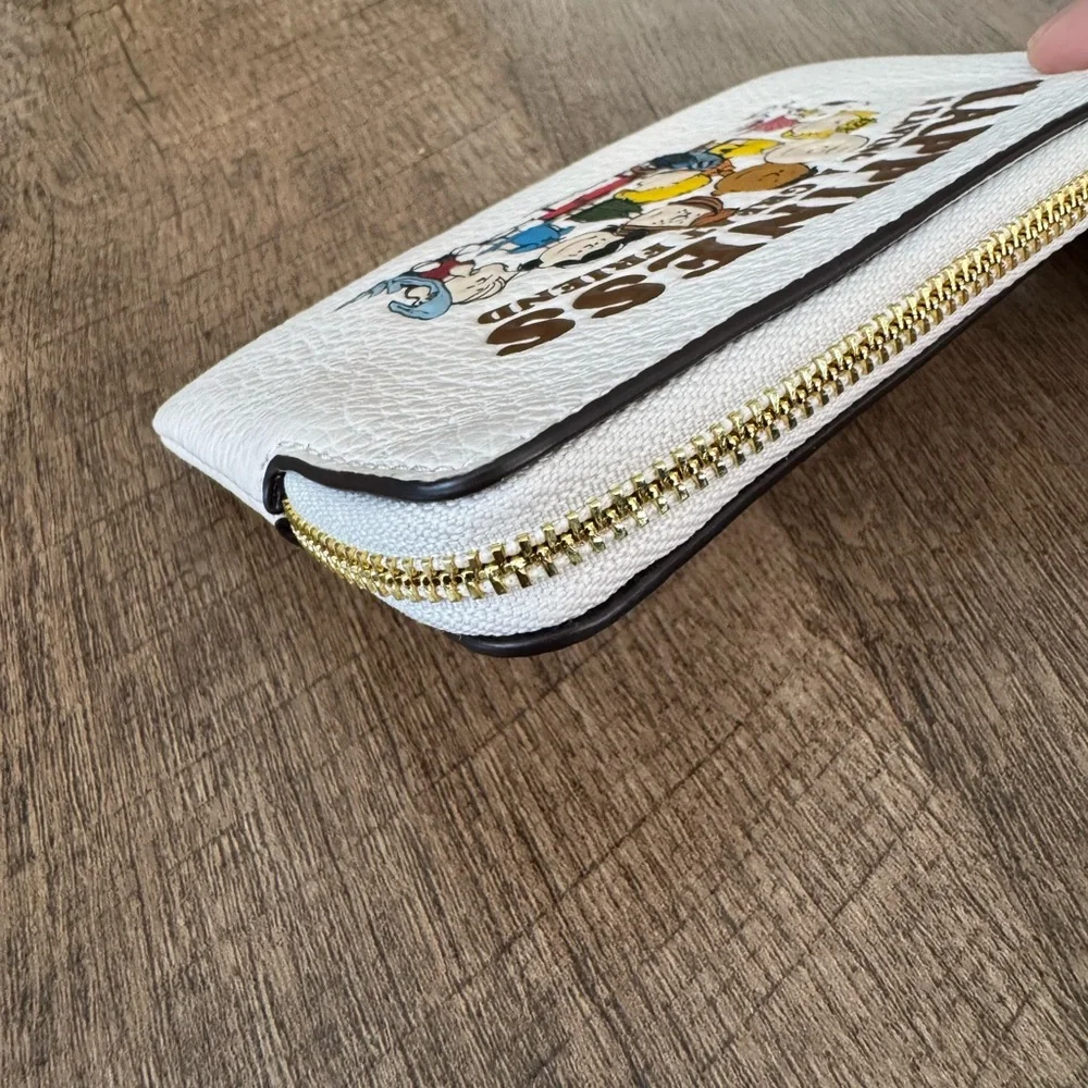 Coach x Peanuts Corner Zip Wristlet NWOT - Picture 9 of 15
